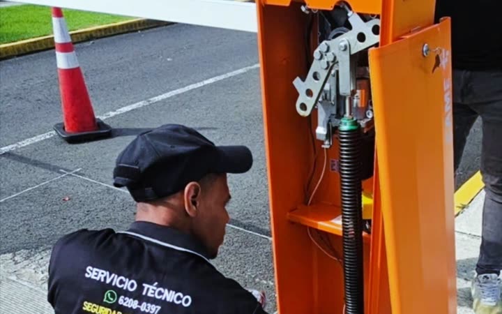 Barrera vehicular en un acceso